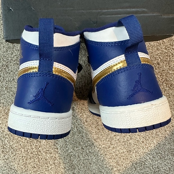 Air Jordan Retro High Top 1s Royal blue, gold and white size 11 boys no box - Picture 2 of 6